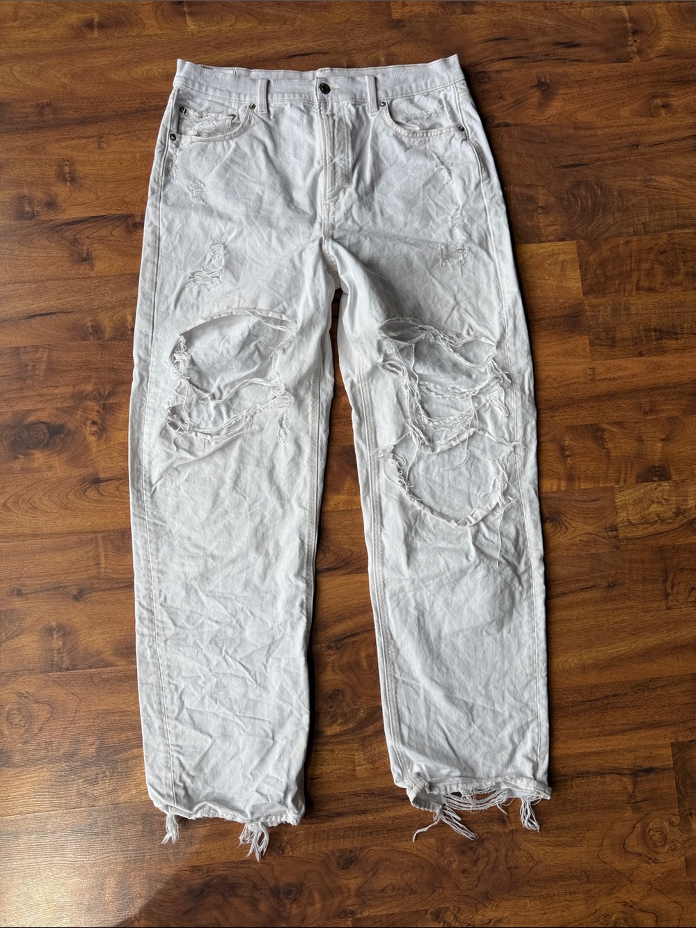 American Eagle Outfitters White Distressed Relaxed Baggy Jeans